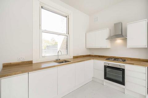 2 bedroom flat to rent, Endlesham Road, London SW12