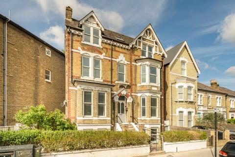 2 bedroom flat to rent, Endlesham Road, London SW12