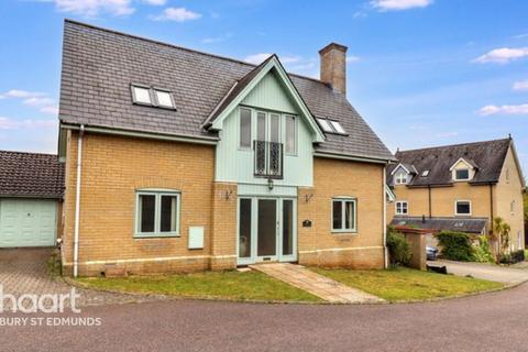 3 bedroom detached house for sale, Woodford Gardens, Bury St Edmunds