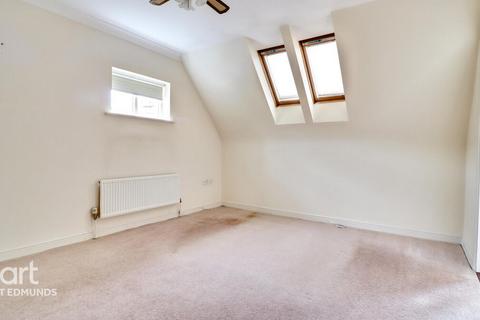 3 bedroom detached house for sale, Woodford Gardens, Bury St Edmunds