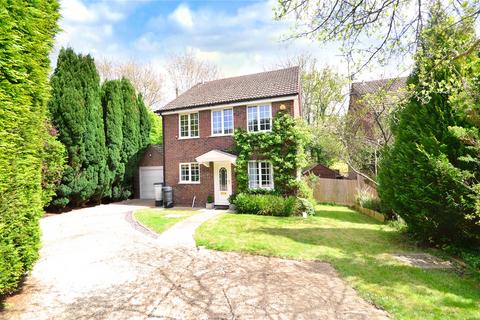 68 Farm Close, East Grinstead, RH19 3QG