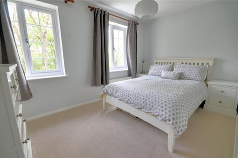 68 Farm Close, East Grinstead, RH19 3QG