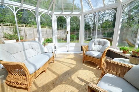 68 Farm Close, East Grinstead, RH19 3QG