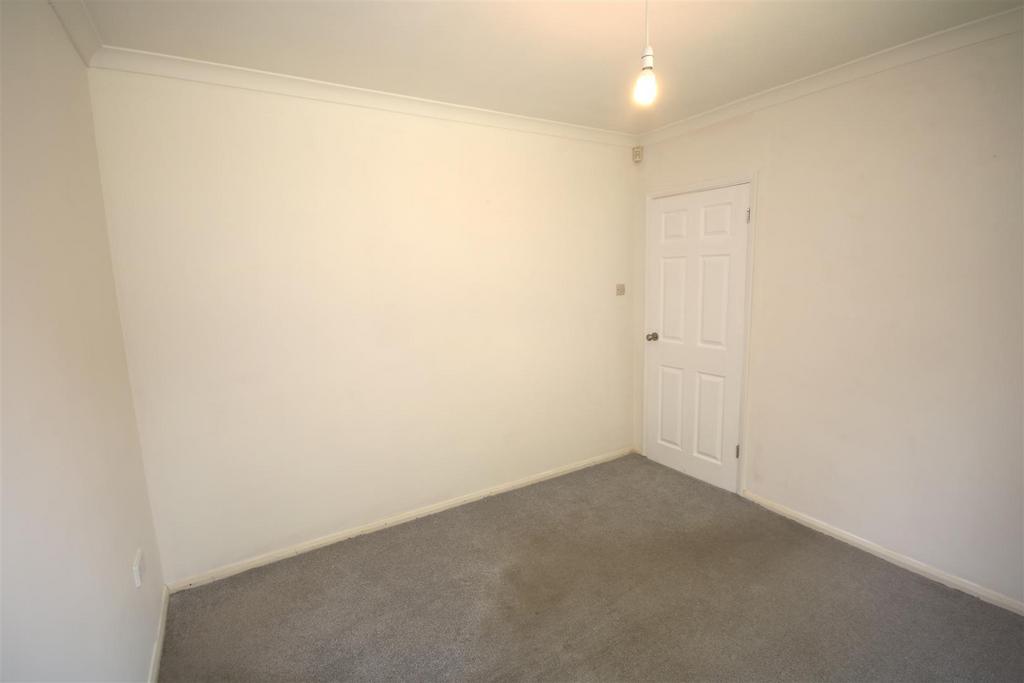 Bedroom 2b.JPG