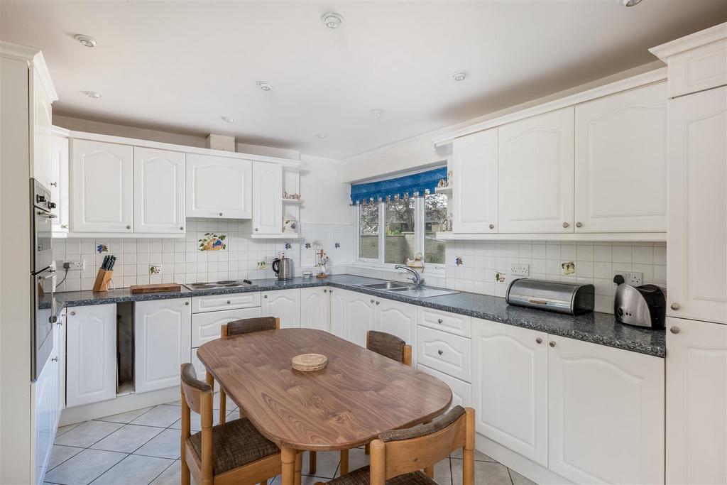 19 Ditchley Road-6.jpg