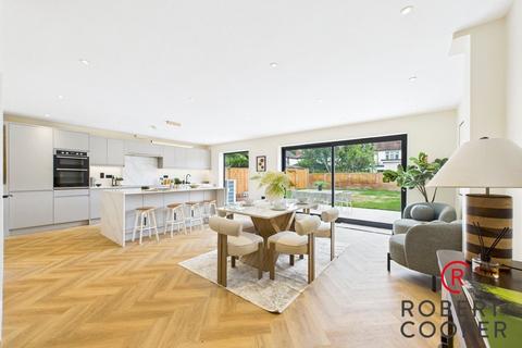 28 Acacia Avenue, Ruislip, HA4 8RG