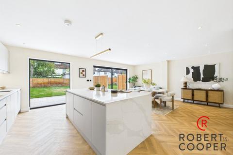 28 Acacia Avenue, Ruislip, HA4 8RG