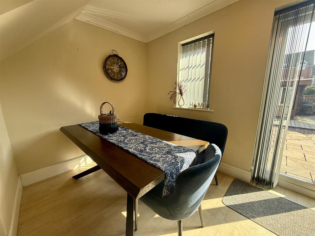 Sitting/Dining Room