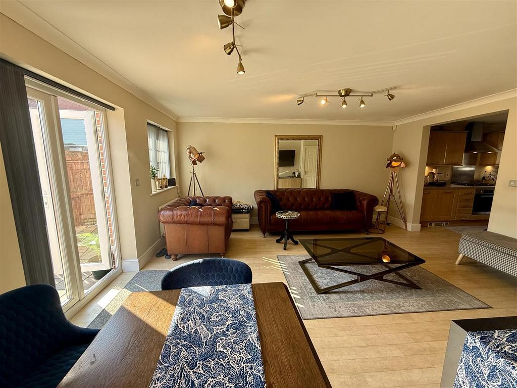Sitting/Dining Room