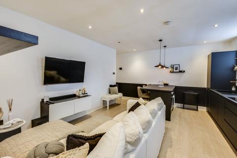 2 bedroom flat for sale, Park View, Yeadon, Leeds, West Yorkshire, LS19