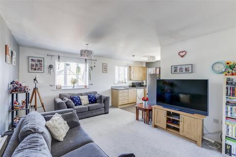 2 bedroom flat for sale, Burberry Avenue, Hucknall NG15