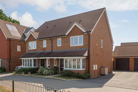 14 Blunden Way, Horley, RH6 8GJ