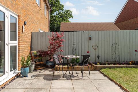 14 Blunden Way, Horley, RH6 8GJ