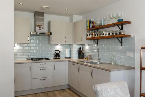 14 Blunden Way, Horley, RH6 8GJ