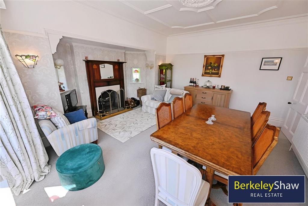 Dining room (2)