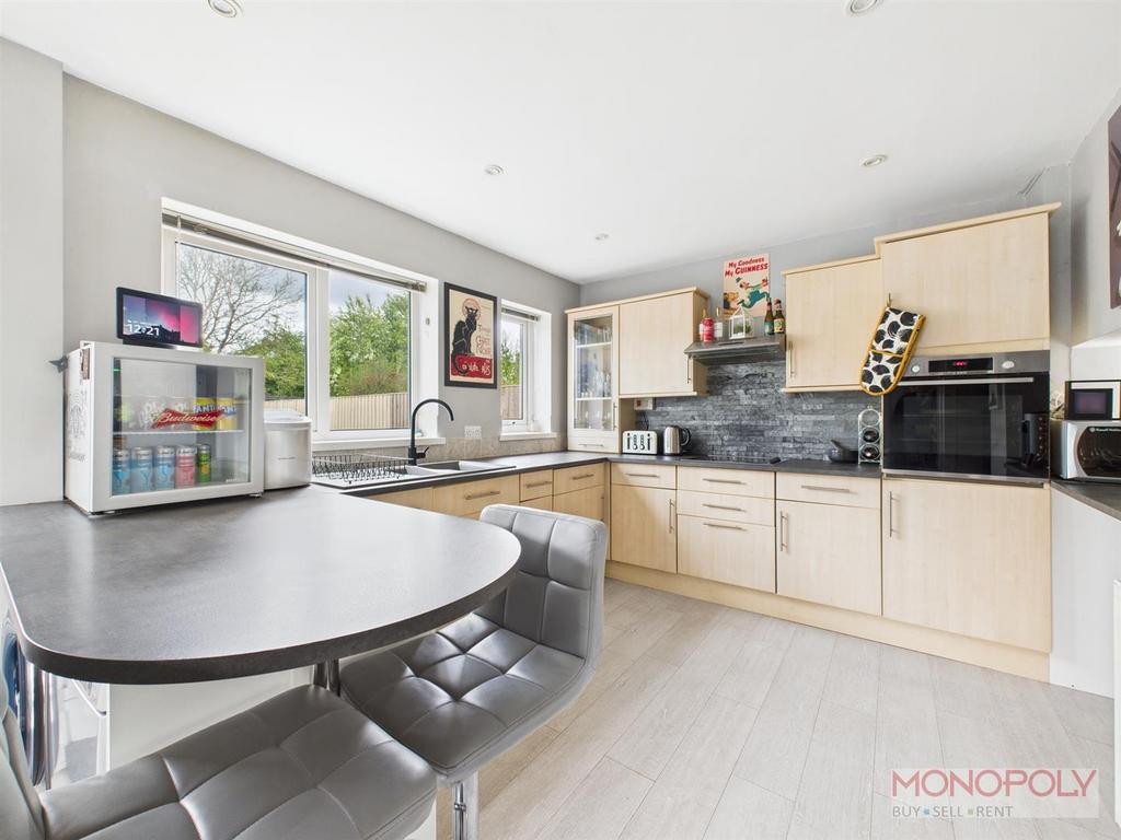 Kitchen /dining room