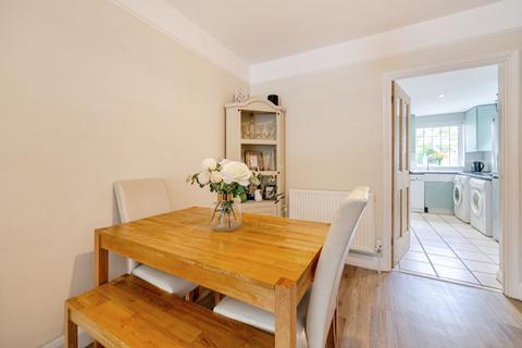 9 Fenns Lane, West End, Woking, GU24 9QF