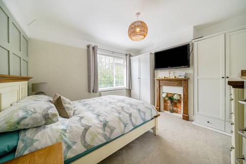 9 Fenns Lane, West End, Woking, GU24 9QF
