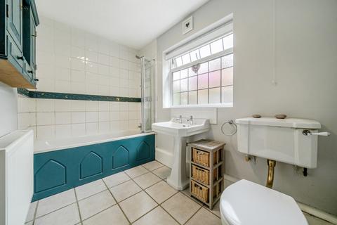 9 Fenns Lane, West End, Woking, GU24 9QF