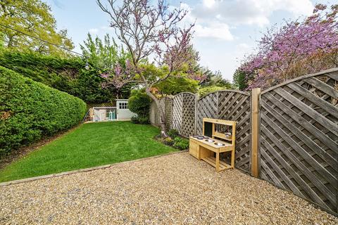 9 Fenns Lane, West End, Woking, GU24 9QF