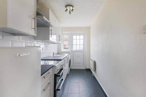 25 Stevens Close, Epsom, KT17 4RG