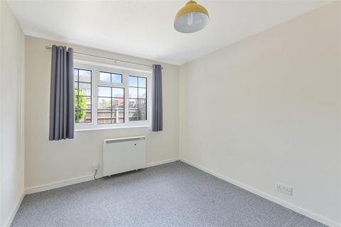 25 Stevens Close, Epsom, KT17 4RG