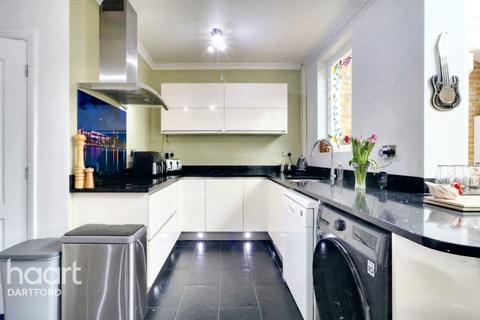 17 Lodge Avenue, Dartford, DA1 3DX