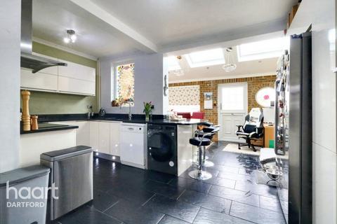 17 Lodge Avenue, Dartford, DA1 3DX