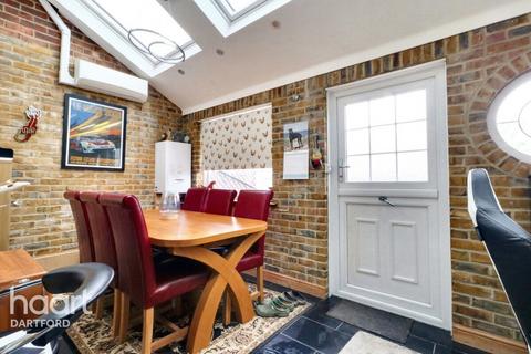 17 Lodge Avenue, Dartford, DA1 3DX