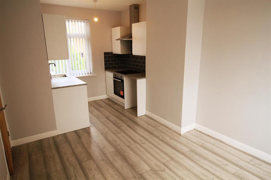 Lounge Kitchen 1.jpg