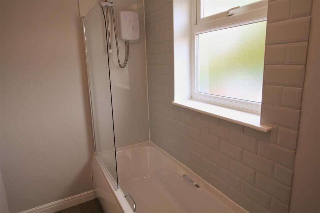 Bathroom 1.jpg