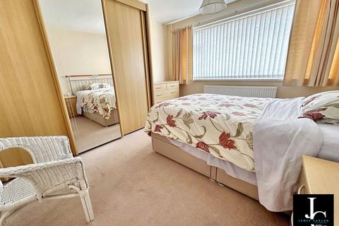 33 School Grove, Oakengates, Telford, TF2 6BQ