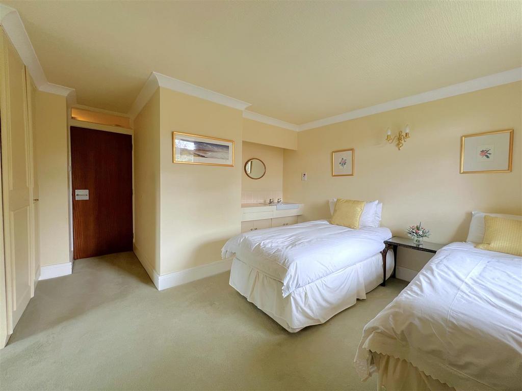 Bed 2.jpg