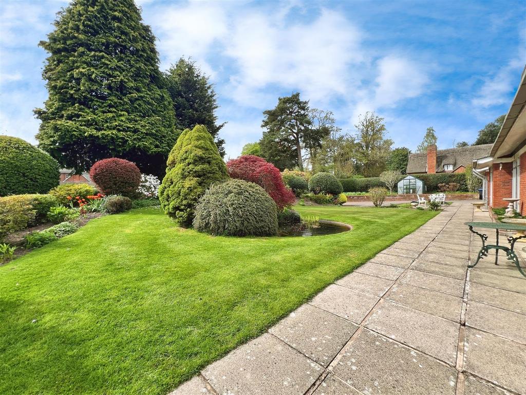 67d4da9e-front 20garden 201.jpg