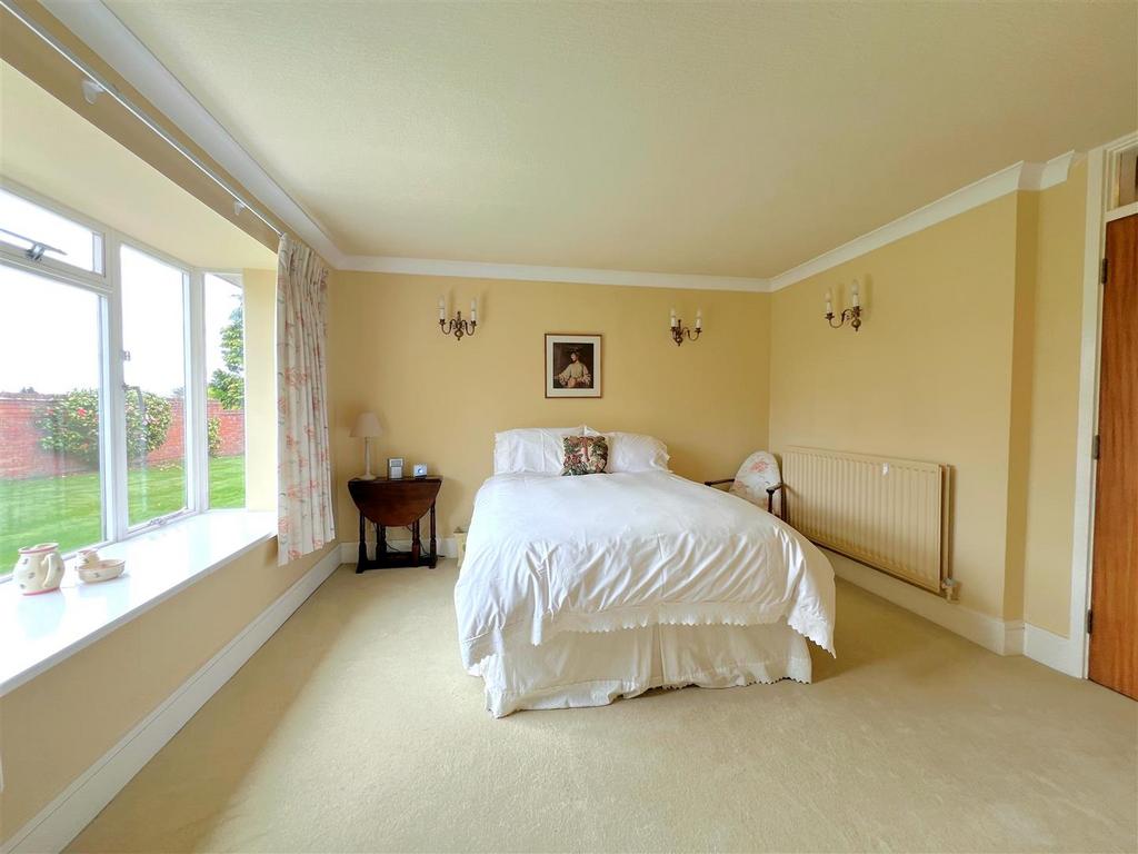 Bed 3.jpg
