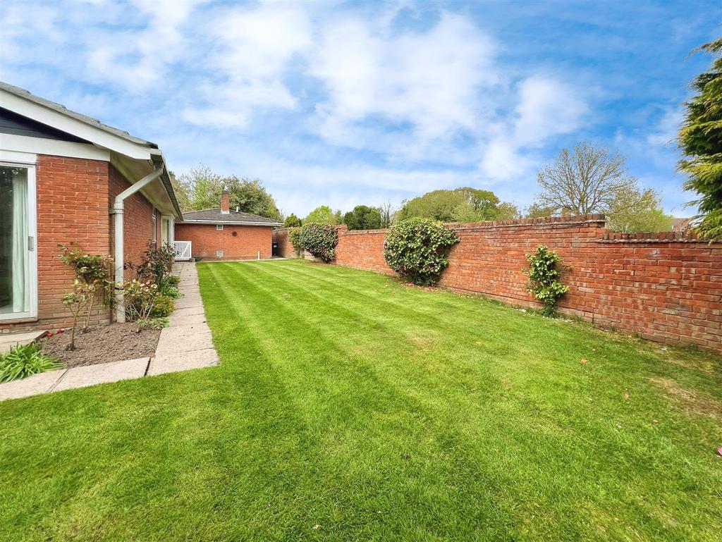 C9c59f96-rear 20garden 201.jpg