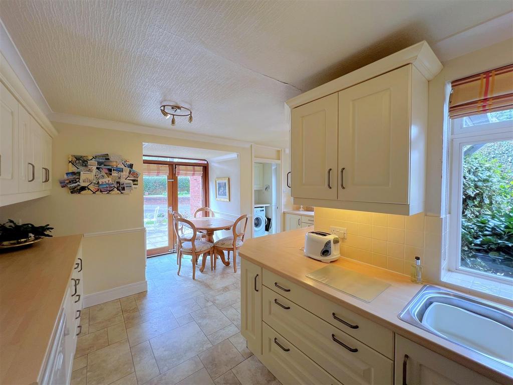 Kitchen 3.jpg