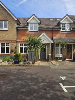 2 bedroom house to rent, Frampton Road, Hounslow TW4
