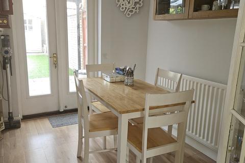 2 bedroom house to rent, Frampton Road, Hounslow TW4