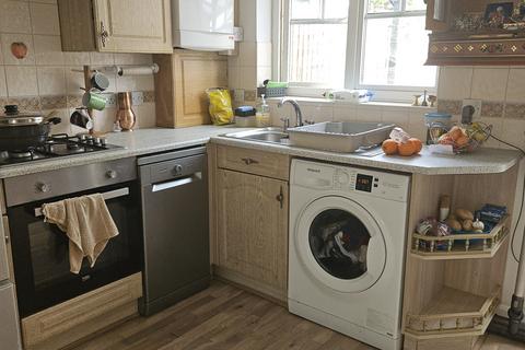 2 bedroom house to rent, Frampton Road, Hounslow TW4