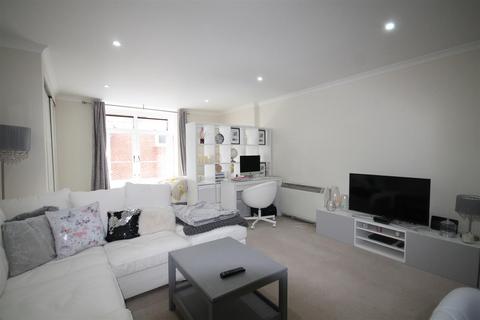 Studio to rent, ST MARTINS WALK, DORKING, RH4