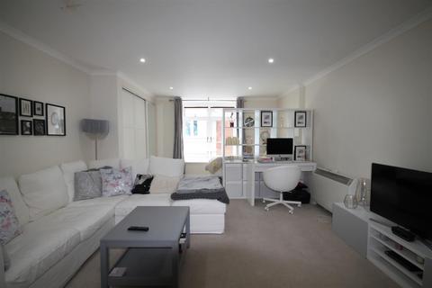 Studio to rent, ST MARTINS WALK, DORKING, RH4