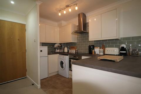 Studio to rent, ST MARTINS WALK, DORKING, RH4