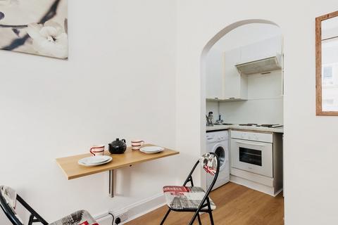 2 bedroom flat to rent, Tay Street EH11