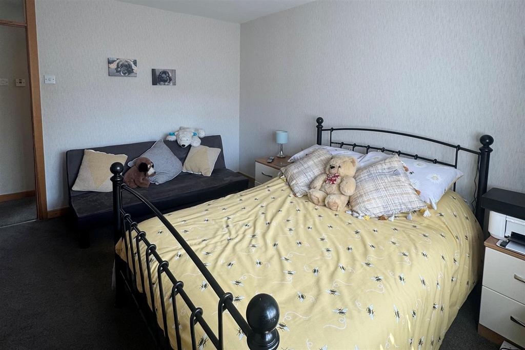 Bed 2.jpg