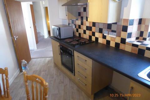 2 bedroom flat to rent, Carmarthen, ,