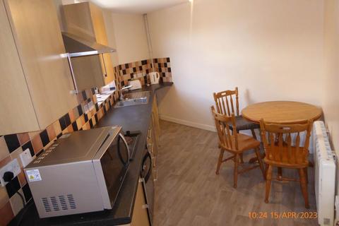 2 bedroom flat to rent, Carmarthen, ,