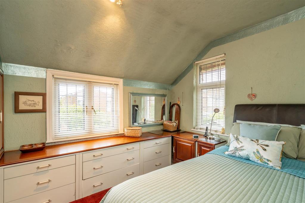 Bedroom 1.jpg