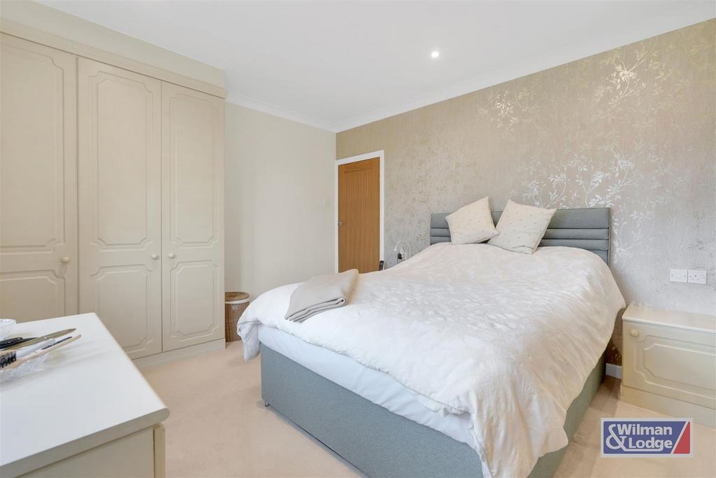 Four Bed Barn Conversion 22