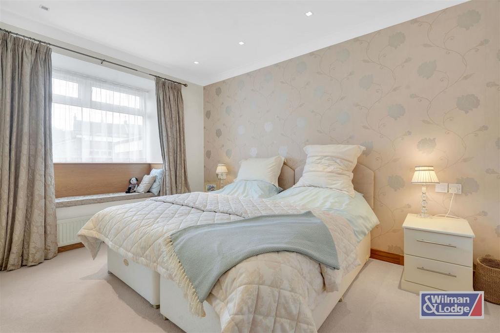 Four Bed Barn Conversion 25